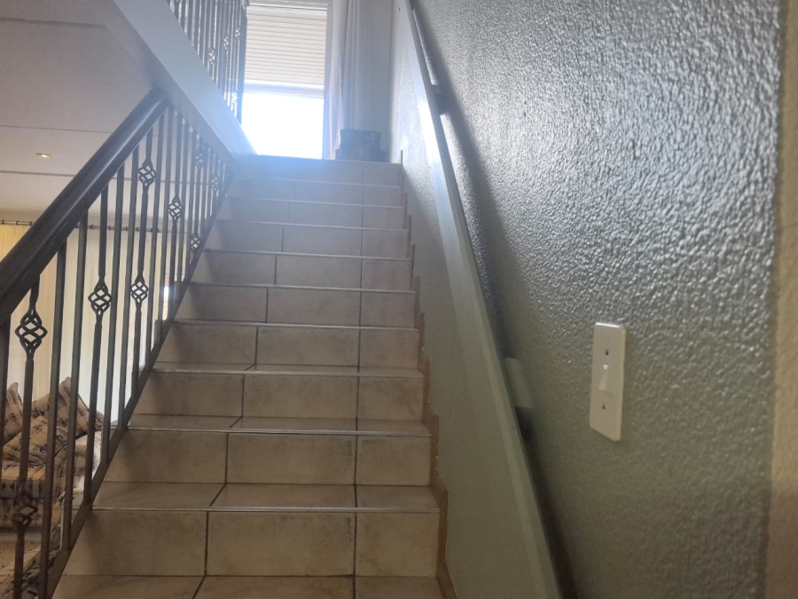 4 Bedroom Property for Sale in Helderkruin Gauteng