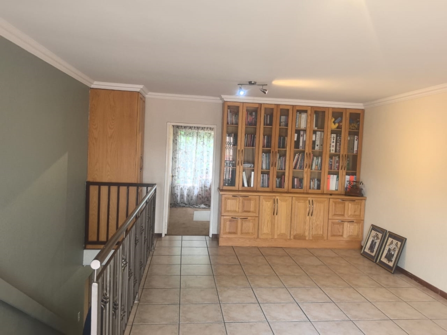 4 Bedroom Property for Sale in Helderkruin Gauteng