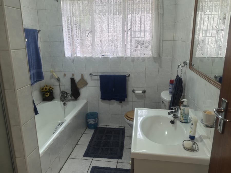 4 Bedroom Property for Sale in Wilro Park Gauteng