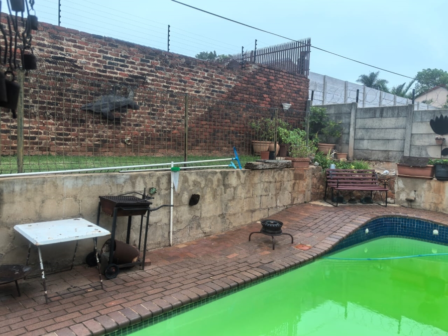 4 Bedroom Property for Sale in Wilro Park Gauteng
