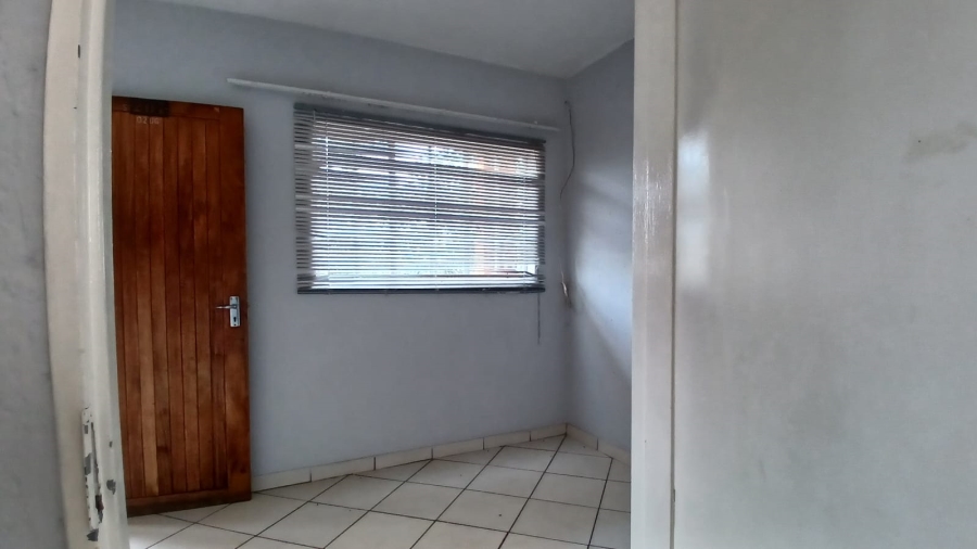 1 Bedroom Property for Sale in Randfontein Central Gauteng