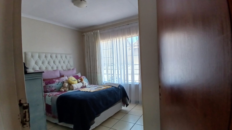 2 Bedroom Property for Sale in Mohlakeng Gauteng
