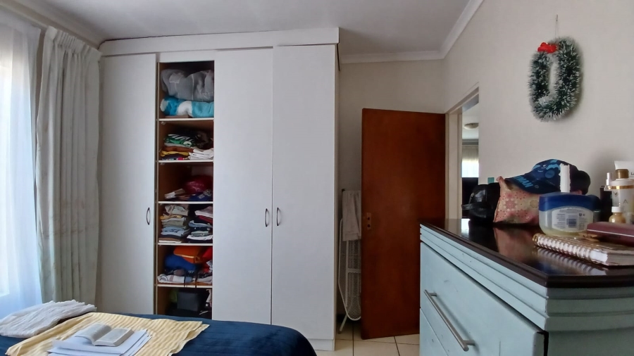 2 Bedroom Property for Sale in Mohlakeng Gauteng