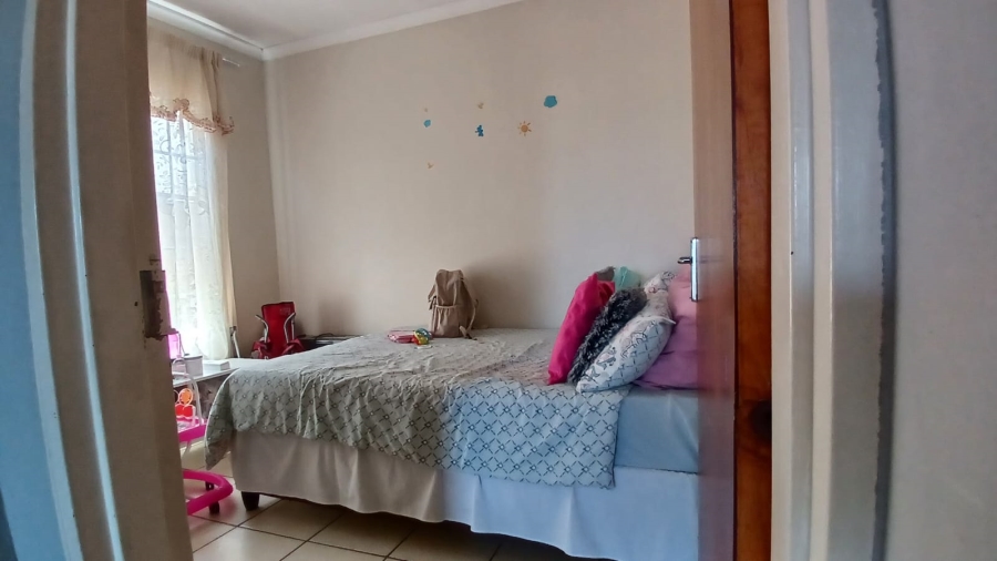 2 Bedroom Property for Sale in Mohlakeng Gauteng