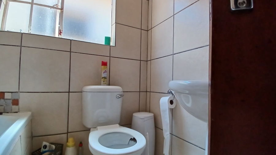 2 Bedroom Property for Sale in Mohlakeng Gauteng