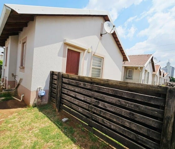 2 Bedroom Property for Sale in Aureus Gauteng