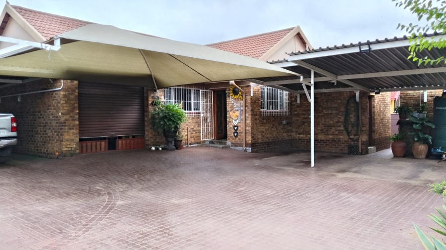 5 Bedroom Property for Sale in Randpoort Gauteng
