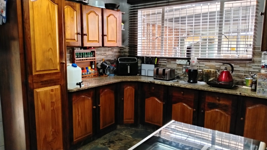 5 Bedroom Property for Sale in Randpoort Gauteng