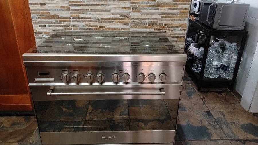 5 Bedroom Property for Sale in Randpoort Gauteng