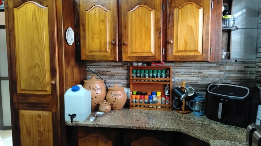 5 Bedroom Property for Sale in Randpoort Gauteng