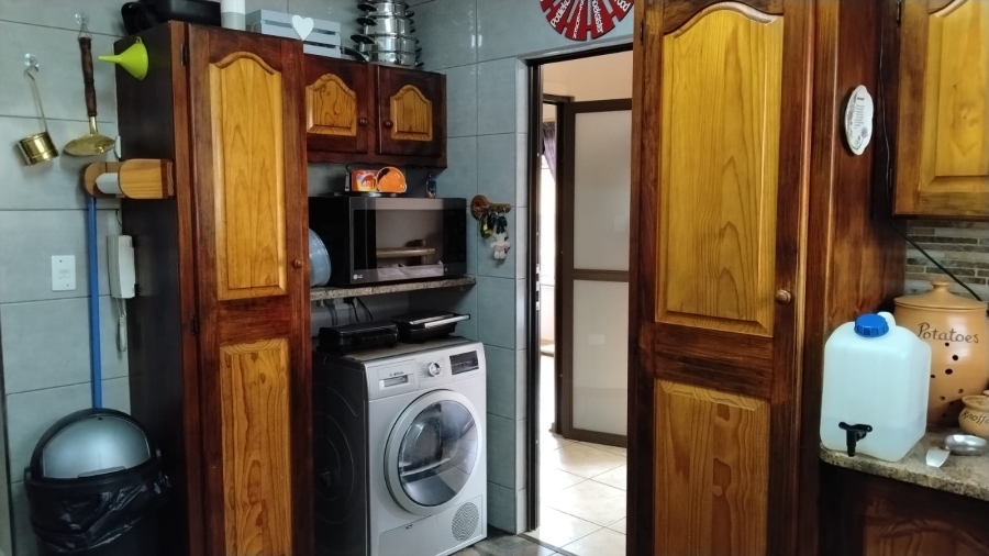 5 Bedroom Property for Sale in Randpoort Gauteng