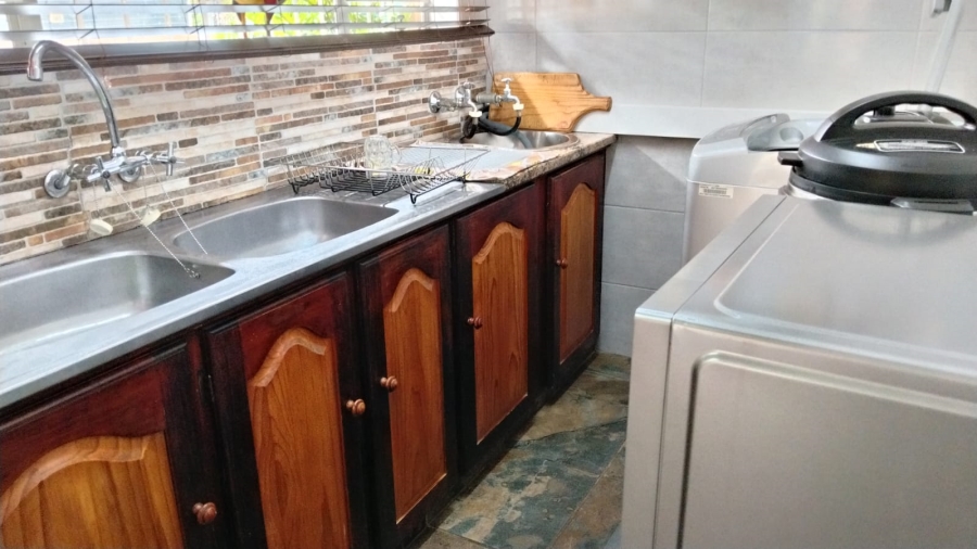 5 Bedroom Property for Sale in Randpoort Gauteng