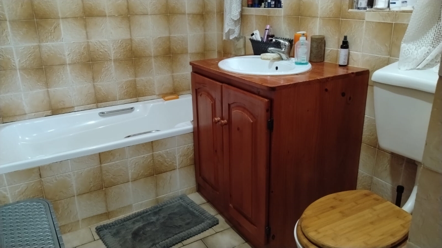 5 Bedroom Property for Sale in Randpoort Gauteng