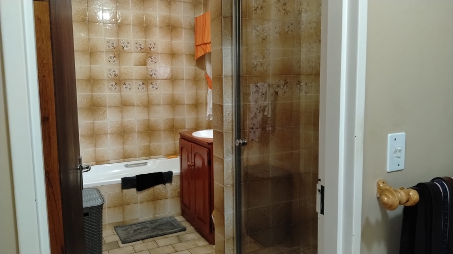 5 Bedroom Property for Sale in Randpoort Gauteng