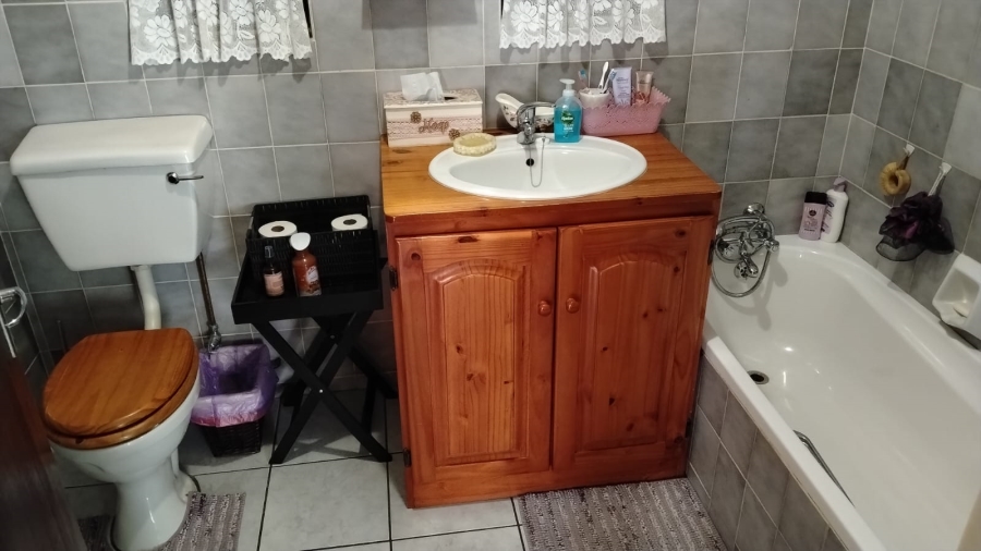 5 Bedroom Property for Sale in Randpoort Gauteng