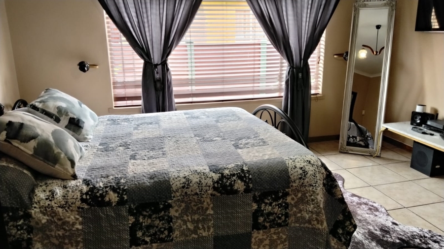 5 Bedroom Property for Sale in Randpoort Gauteng