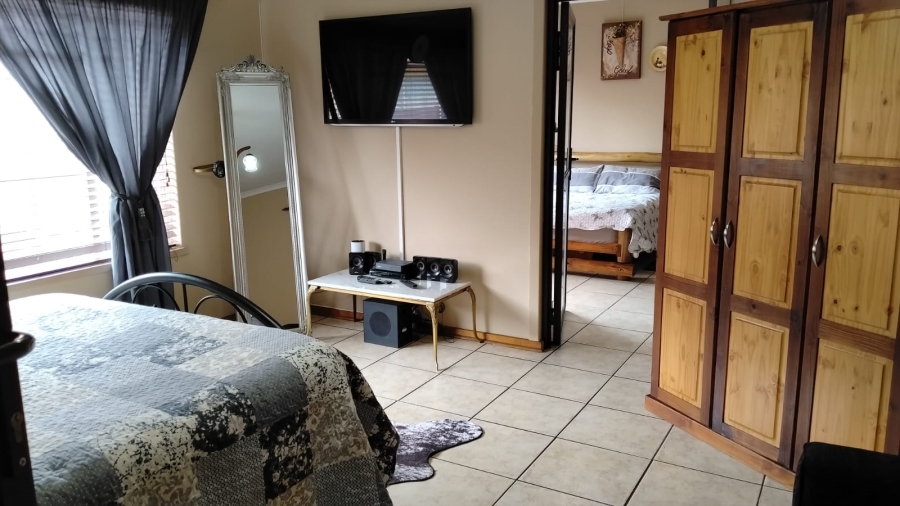 5 Bedroom Property for Sale in Randpoort Gauteng