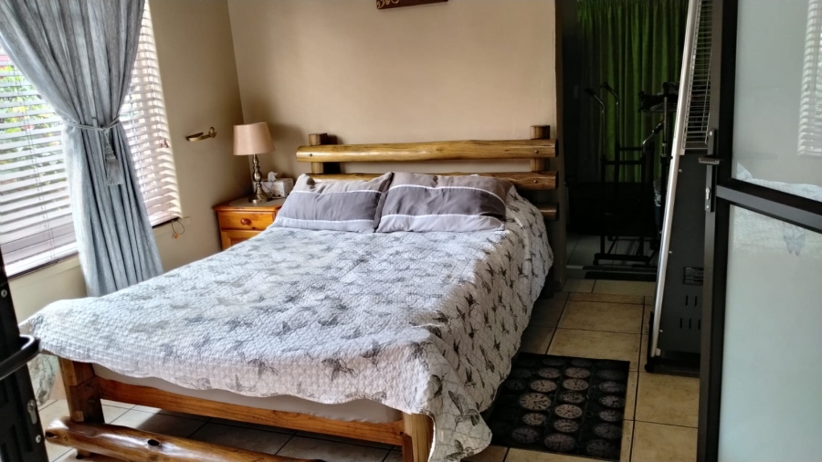 5 Bedroom Property for Sale in Randpoort Gauteng