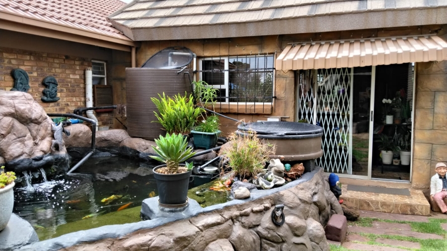 5 Bedroom Property for Sale in Randpoort Gauteng