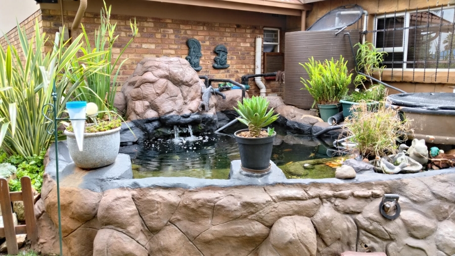 5 Bedroom Property for Sale in Randpoort Gauteng