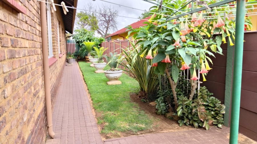 5 Bedroom Property for Sale in Randpoort Gauteng