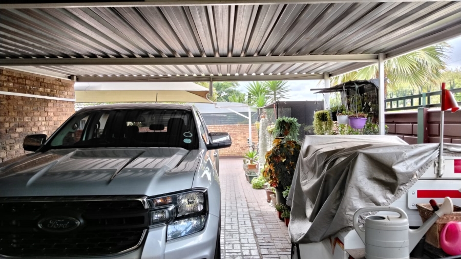 5 Bedroom Property for Sale in Randpoort Gauteng