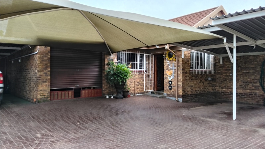 5 Bedroom Property for Sale in Randpoort Gauteng
