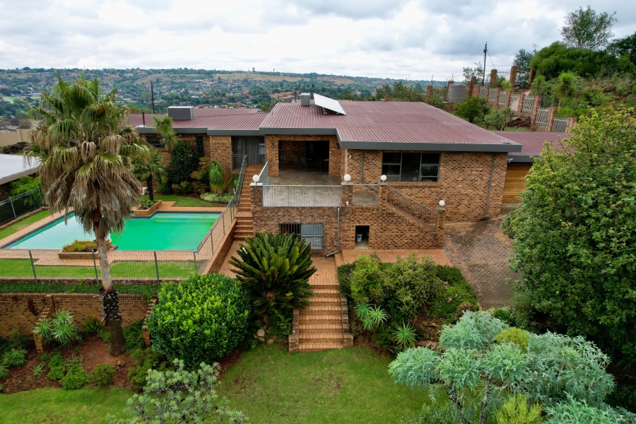 4 Bedroom Property for Sale in Helderkruin Gauteng