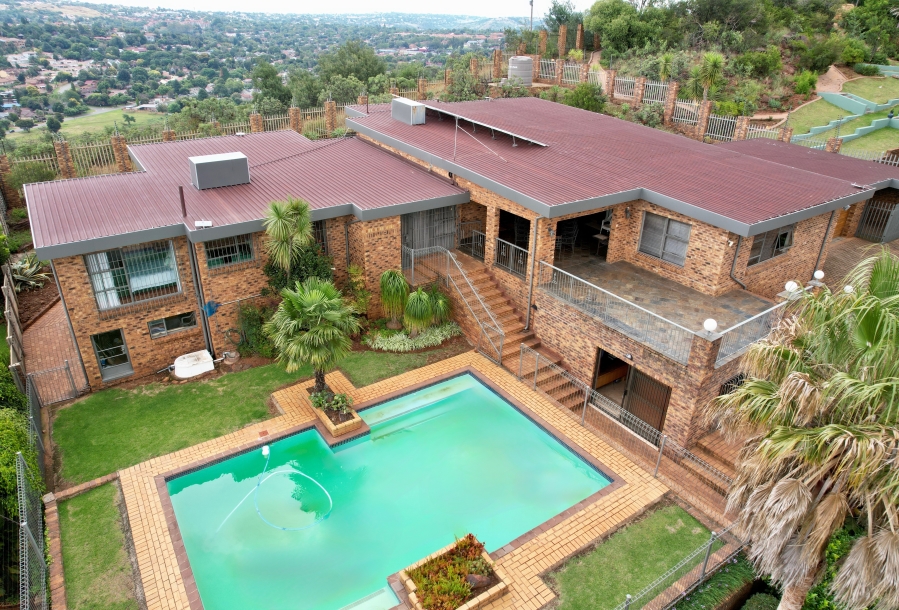 4 Bedroom Property for Sale in Helderkruin Gauteng