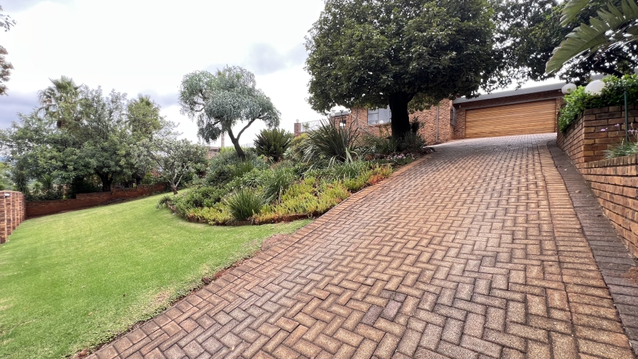 4 Bedroom Property for Sale in Helderkruin Gauteng