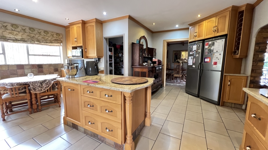 4 Bedroom Property for Sale in Helderkruin Gauteng