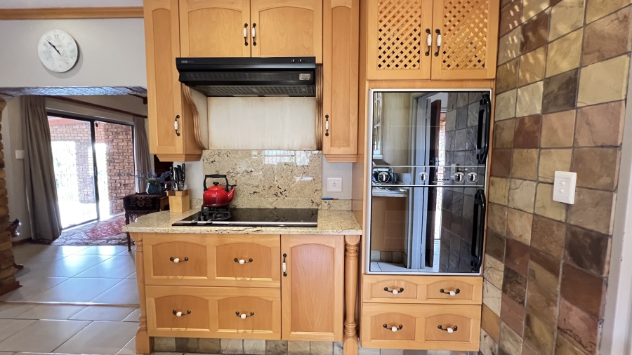 4 Bedroom Property for Sale in Helderkruin Gauteng