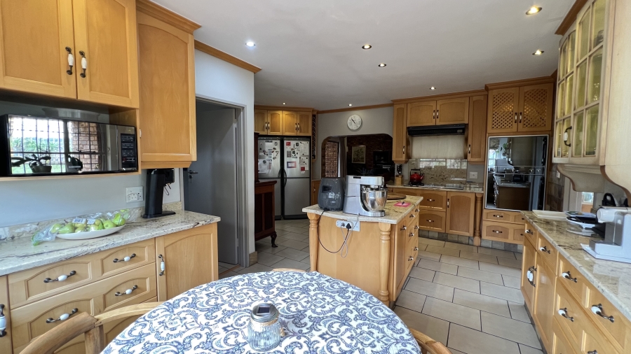 4 Bedroom Property for Sale in Helderkruin Gauteng