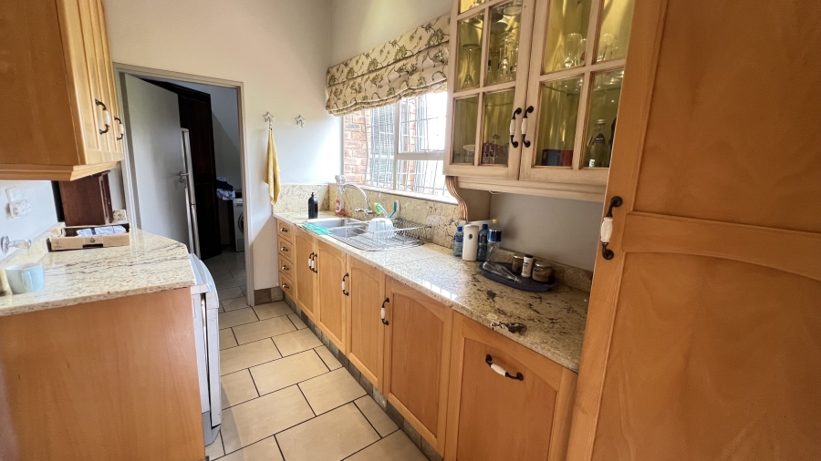 4 Bedroom Property for Sale in Helderkruin Gauteng