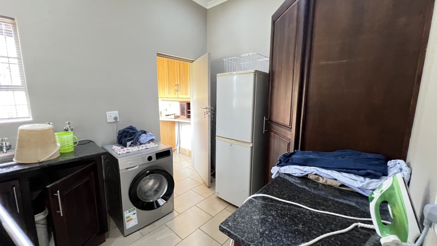 4 Bedroom Property for Sale in Helderkruin Gauteng