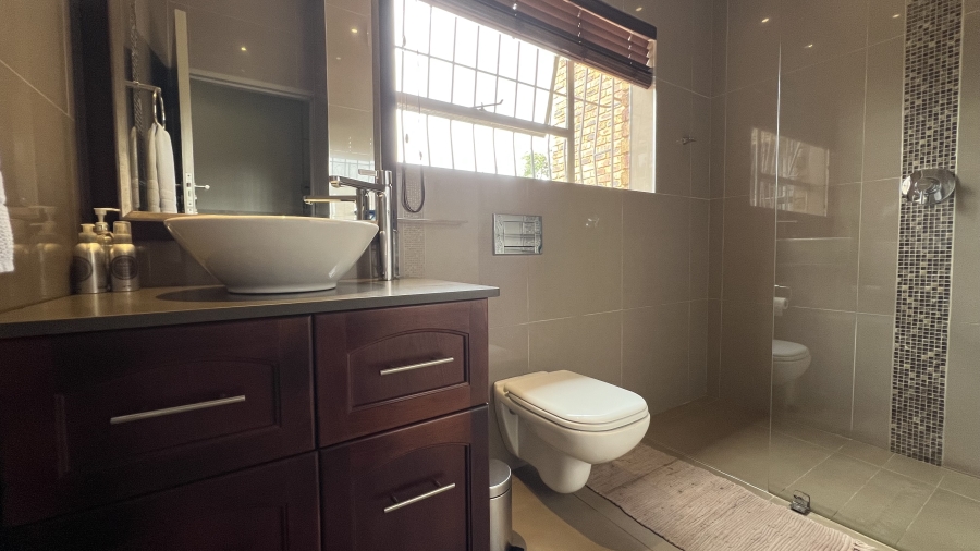 4 Bedroom Property for Sale in Helderkruin Gauteng