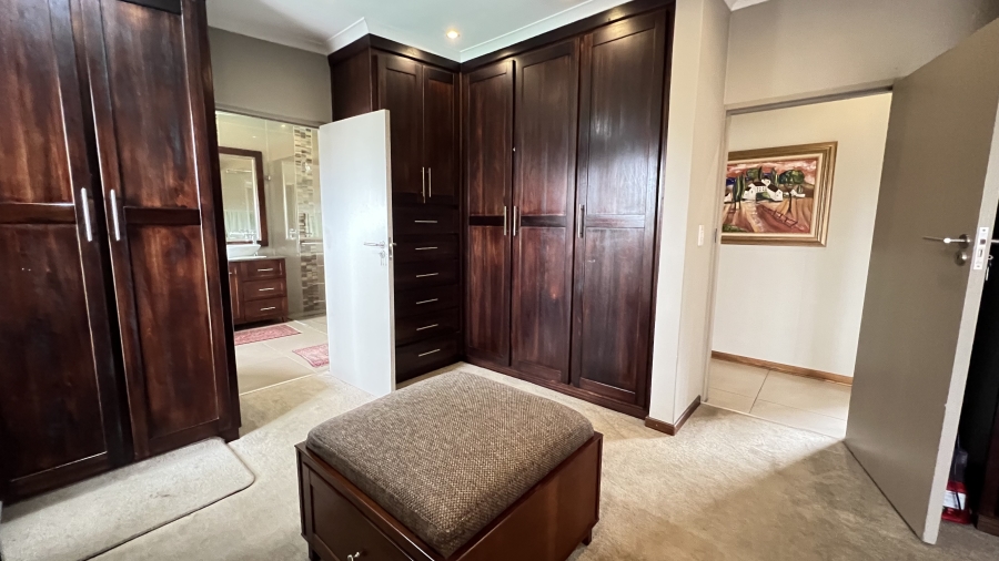 4 Bedroom Property for Sale in Helderkruin Gauteng