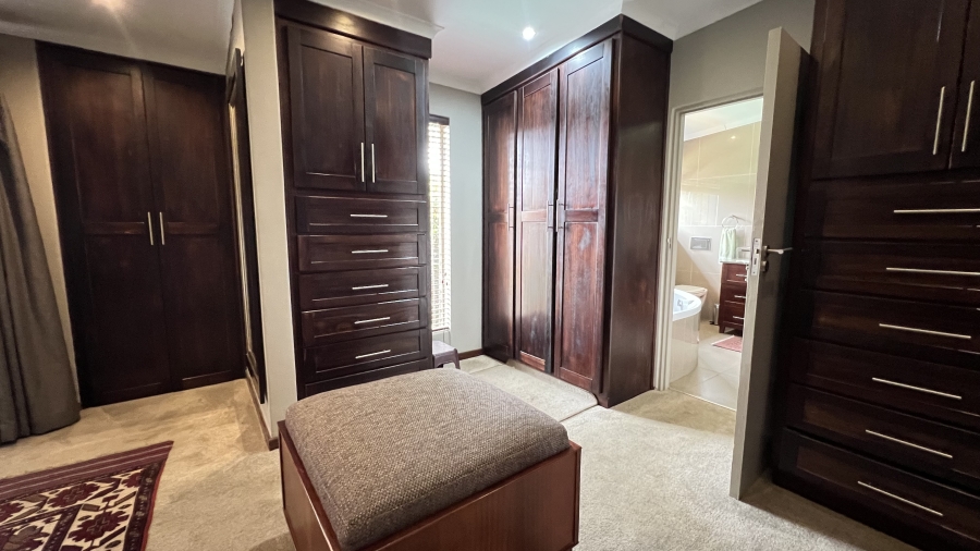 4 Bedroom Property for Sale in Helderkruin Gauteng