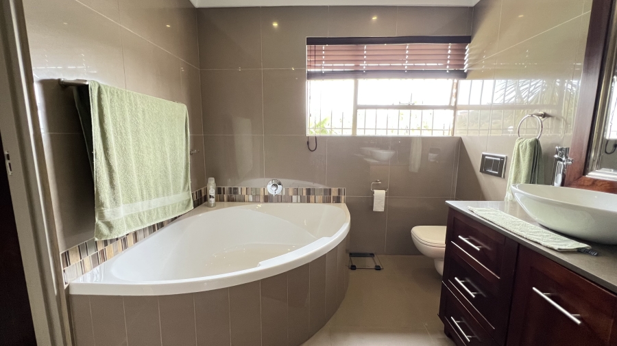 4 Bedroom Property for Sale in Helderkruin Gauteng