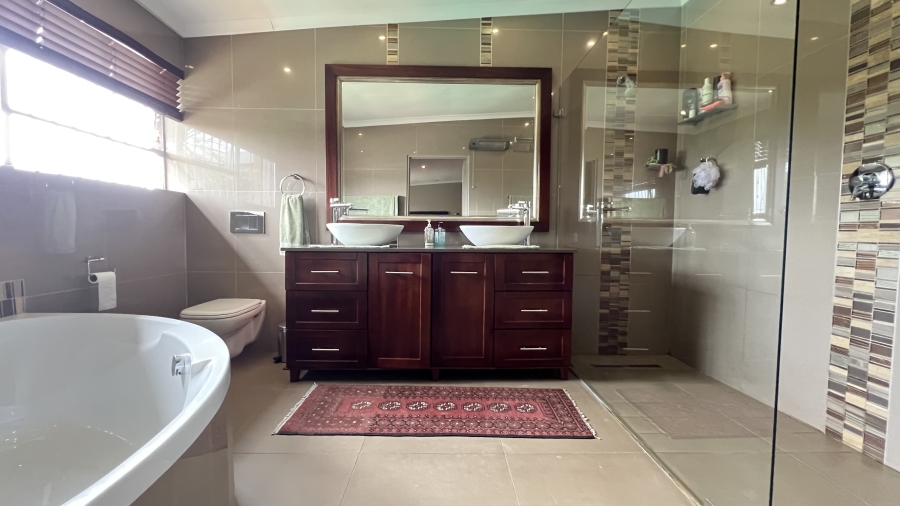 4 Bedroom Property for Sale in Helderkruin Gauteng