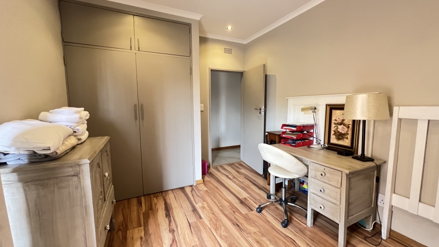 4 Bedroom Property for Sale in Helderkruin Gauteng