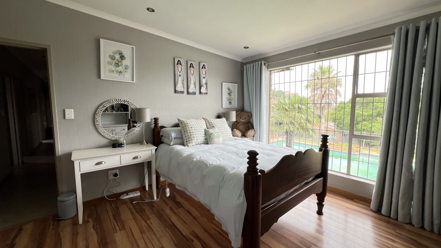 4 Bedroom Property for Sale in Helderkruin Gauteng