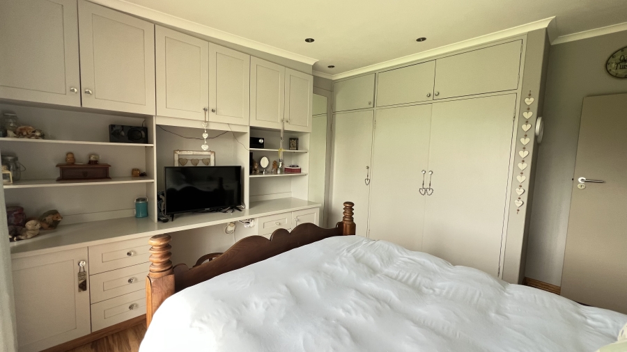 4 Bedroom Property for Sale in Helderkruin Gauteng