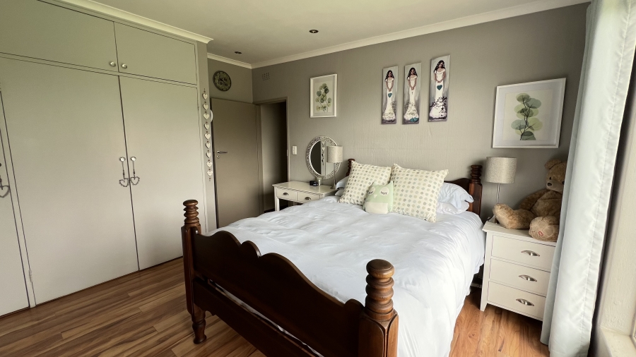 4 Bedroom Property for Sale in Helderkruin Gauteng