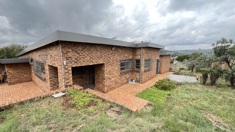 4 Bedroom Property for Sale in Helderkruin Gauteng