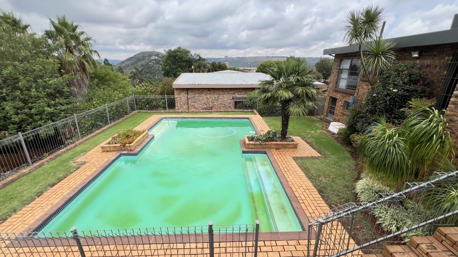 4 Bedroom Property for Sale in Helderkruin Gauteng