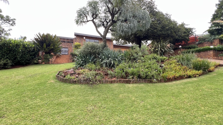 4 Bedroom Property for Sale in Helderkruin Gauteng