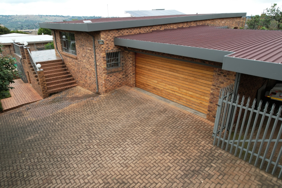 4 Bedroom Property for Sale in Helderkruin Gauteng