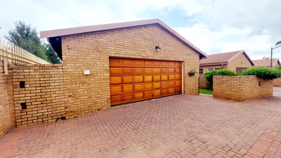 3 Bedroom Property for Sale in Eike Park Gauteng