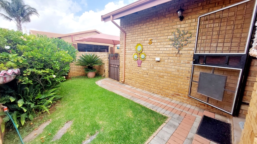 3 Bedroom Property for Sale in Eike Park Gauteng